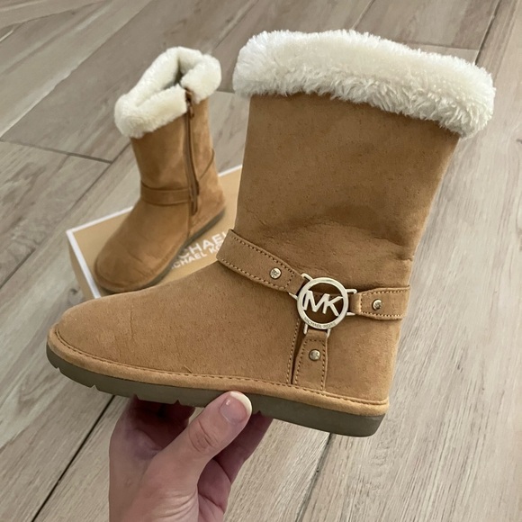 Toddler Girl Michael Kors boots - Picture 2 of 12